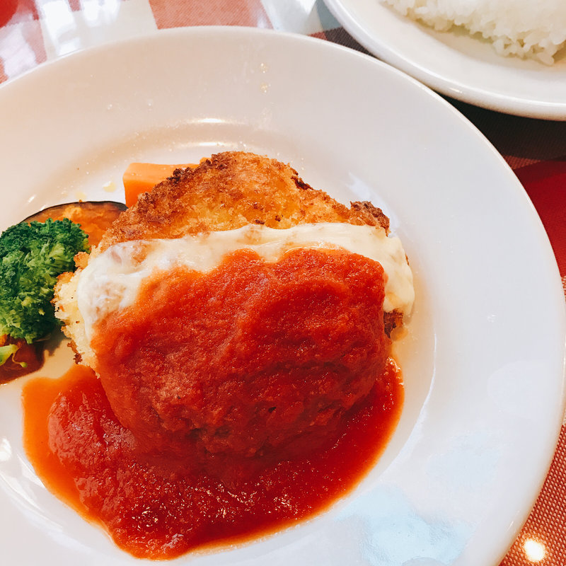 ③若鶏の衣焼き モッツァレラチーズ ハム詰め(トラットリア・オゼール )