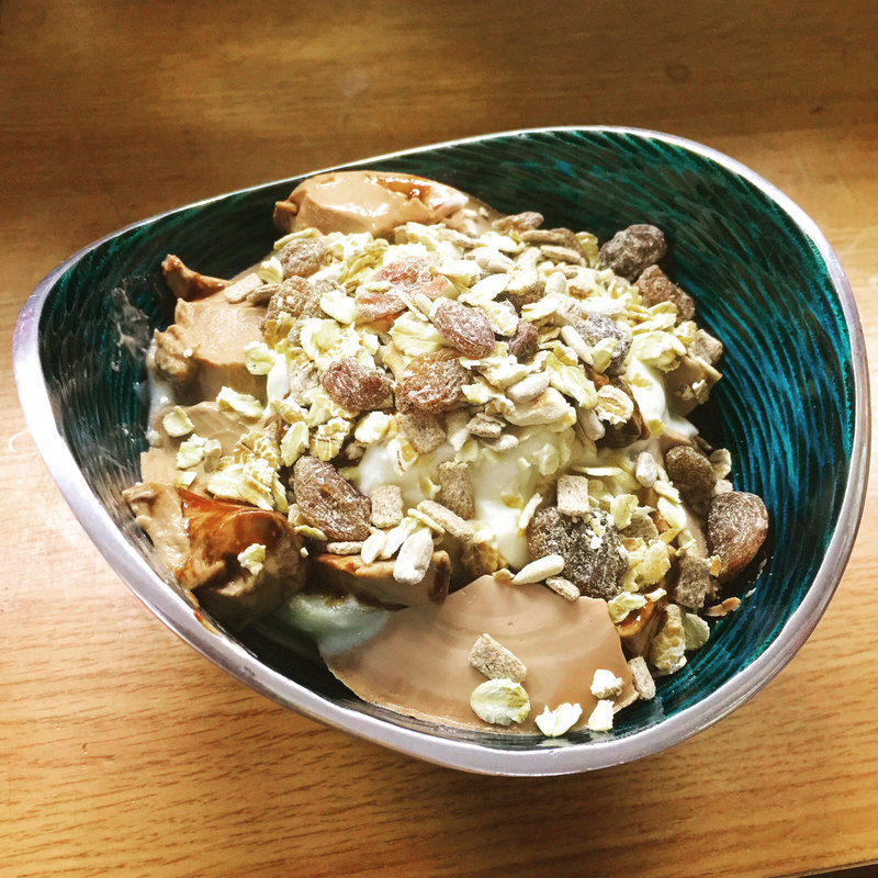 kiwi fruit Yoghurt with chocolate pudding(BOXX Coffee & X-presso)