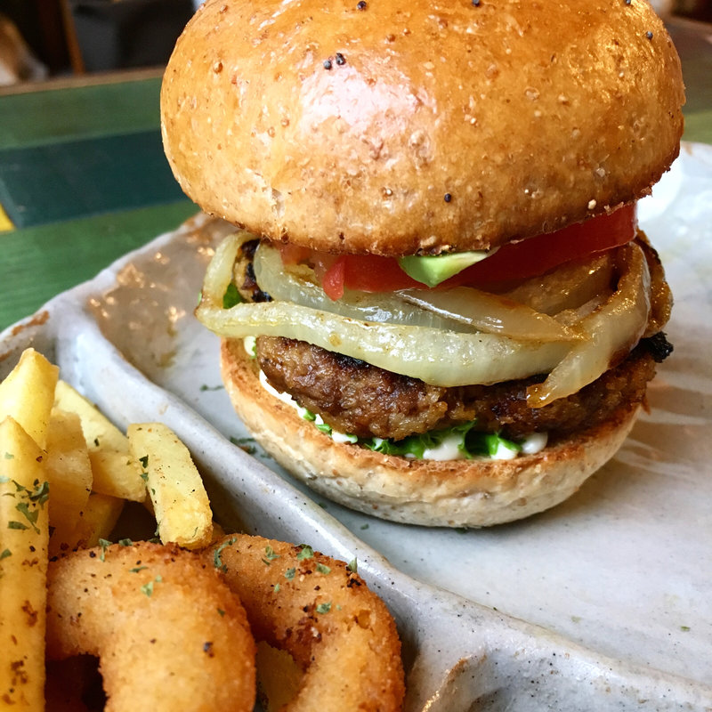 MOMバーガー(Cafe&Goods B.S.C(ビスク))