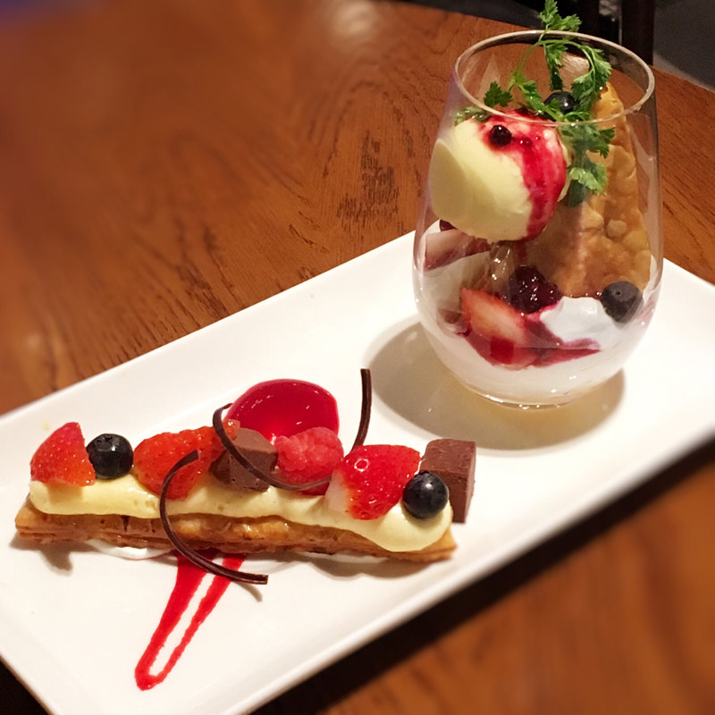 苺のミルフィーユ(DESSER+Tデセルプラス)