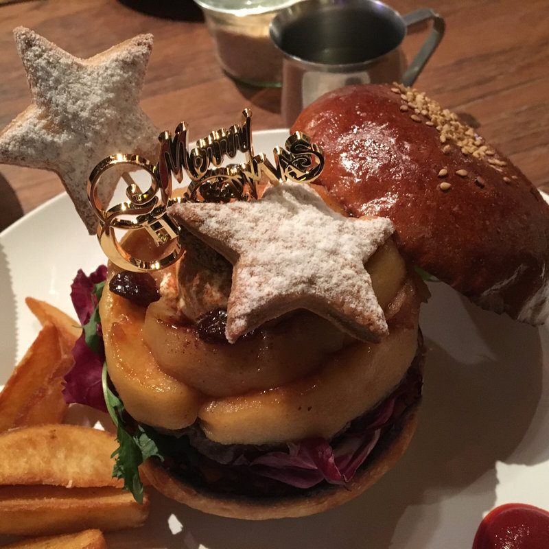 【12月マンスリーバーガー】ベイクドアップル&サワークリームバーガー(Esquerre Cafe)