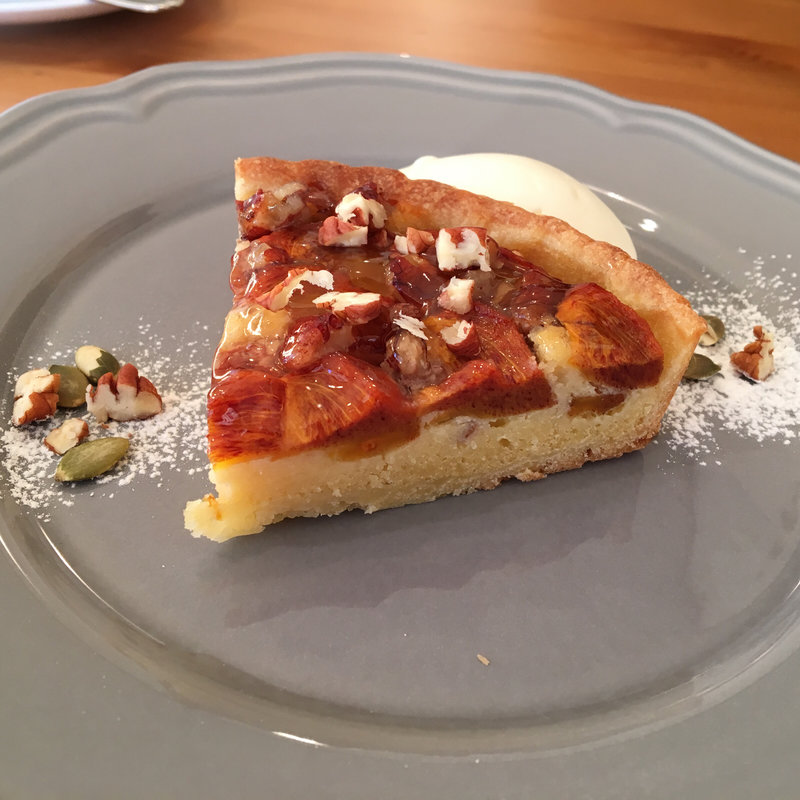 柿とピーカンナッツの焼きタルト(BistroPort)