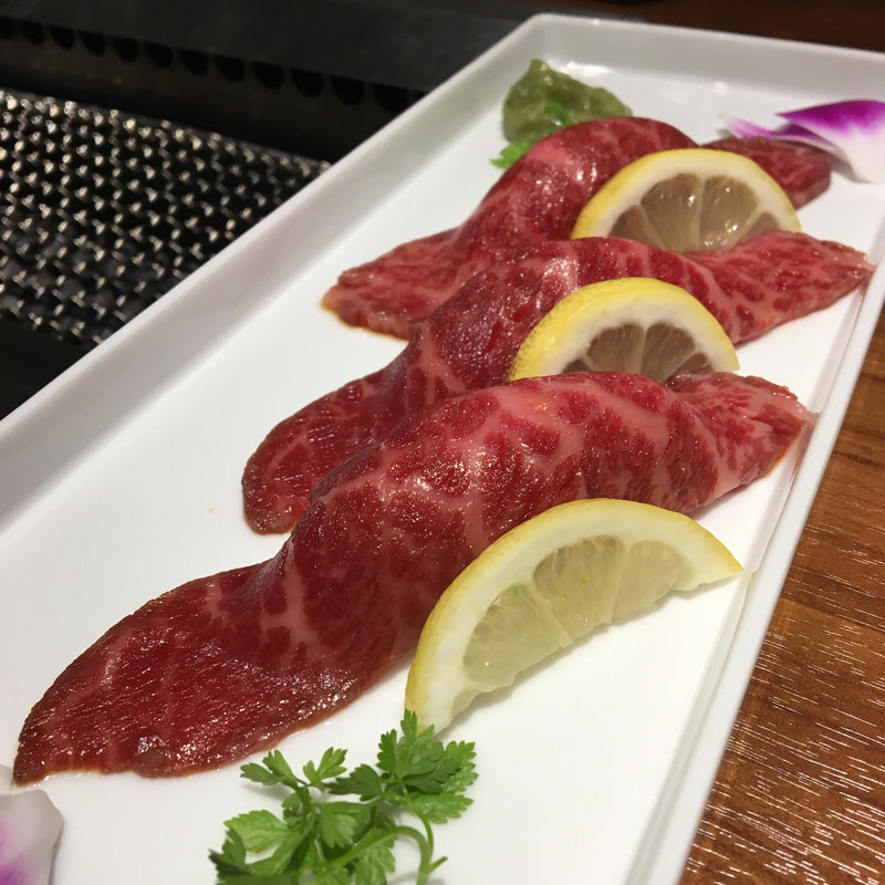 ローストビーフにぎり〜トリュフソルト仕立て〜(焼肉ダイニング ＧＹＵＢＥＩ 新宿ミロード （GYUBEI）)