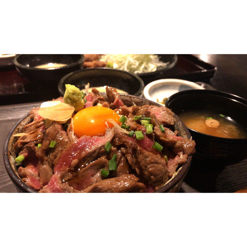 ステーキ丼(牛かつ新山)
