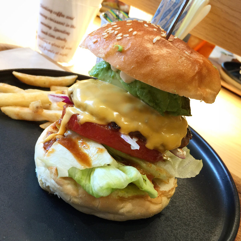 アボカドチーズバーガー(Hi!me Café )