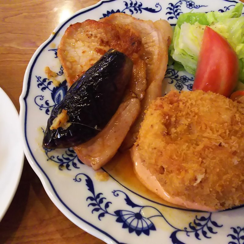なすと豚肉のしょうが焼とカニクリームコロッケの盛り合わせ(ランチ)(ティファ)