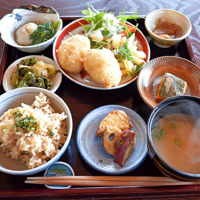 きょうのお昼ごはん（自家製ベーコンときゃべつのクリームコロッケ）(きんしゃり食堂 )