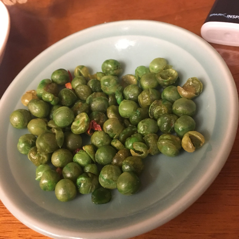 唐辛子と山椒で炒った豆？(龍影 )