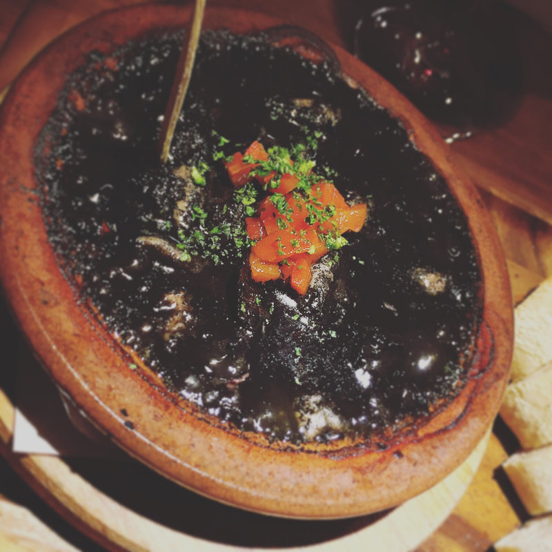 イカスミアヒージョ(eL MamBo 茅ヶ崎〜スペイン料理とワイン〜)