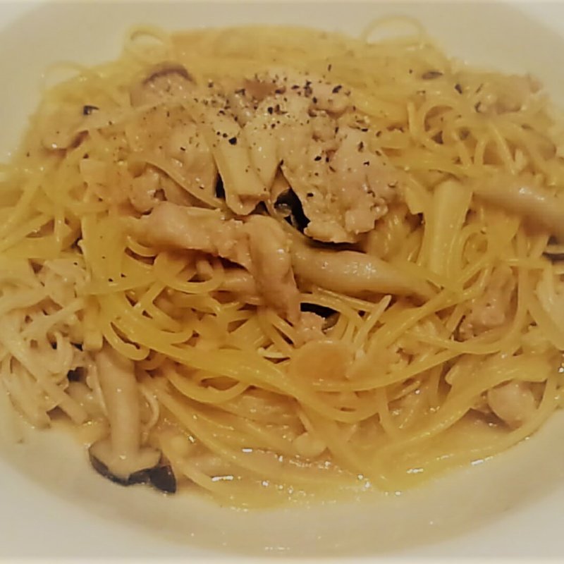 エリンギ・しめじ・えのき・ベーコンのパスタ(ナポリの食卓)