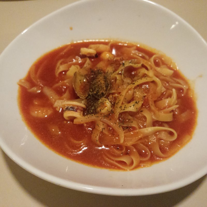 旨みたっぷり魚介とフレッシュトマト(小麦や)