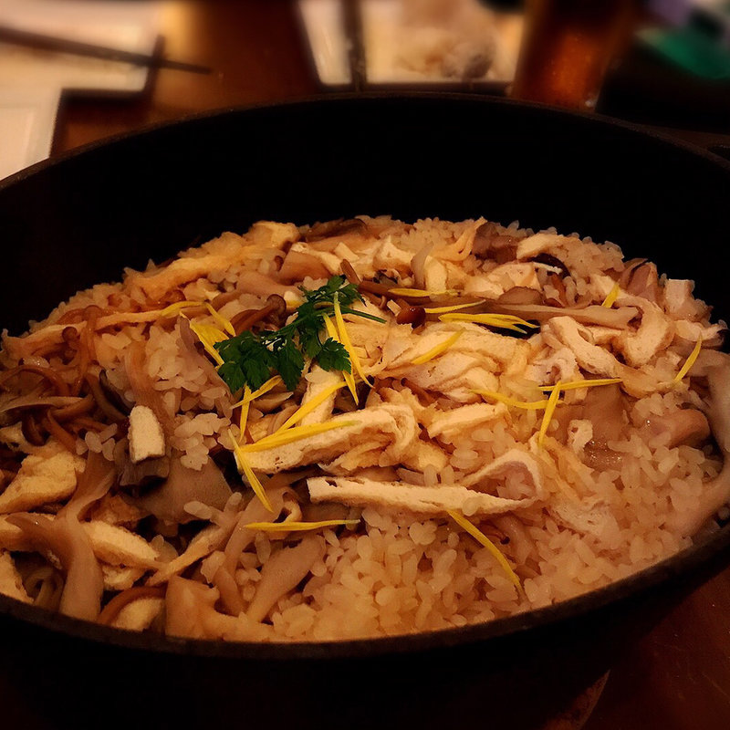 季節のキノコの炊き込みごはん(バー 832(hachimitsu))