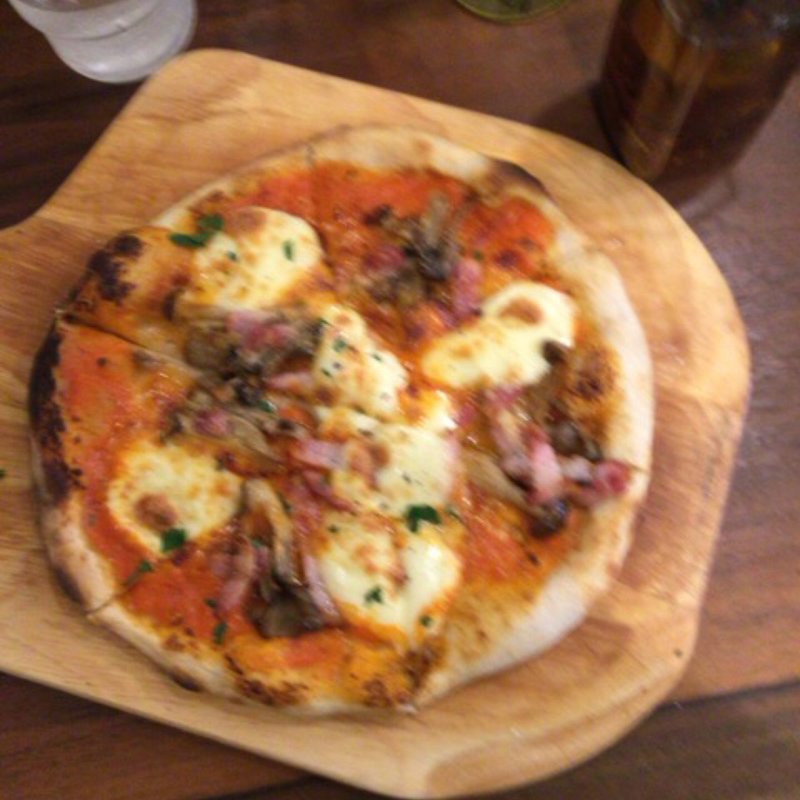 田舎風ピザ(ネイル＆ミシンカフェＬｏｄｅ)