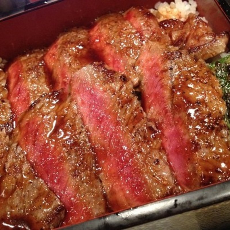 大阪の歓楽街でうまい肉を食べる！北新地のおすすめステーキ10選