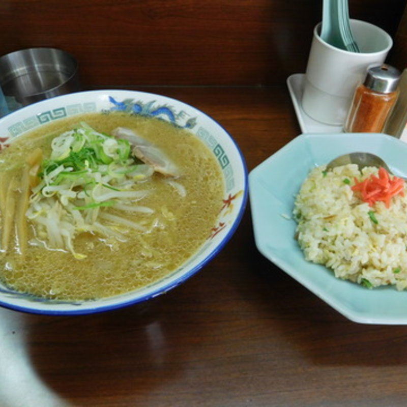味噌ラーメンと半チャーハンセット(ラーメンの大公)