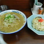 味噌ラーメンと半チャーハンセット(ラーメンの大公)