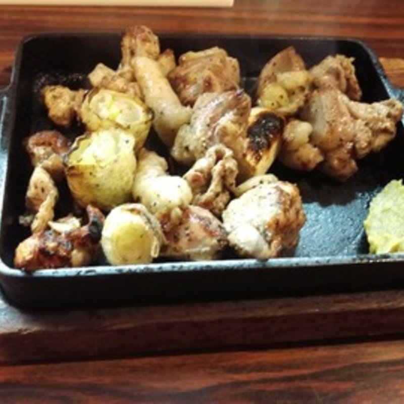 もも肉の鉄板焼き(やたがらす)