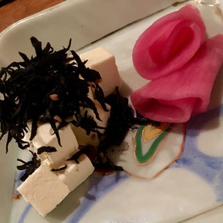 紫大根の酢漬け&糸島ひじきとクリームチーズ(コノ花まひろ )