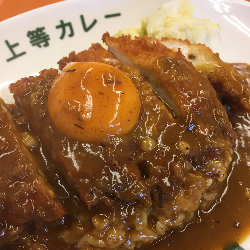チキンカツカレー 生卵トッピング(得正・上等カレー 岸和田店)