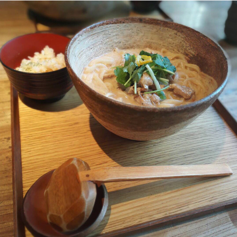 あぶり鶏の豆乳うどん(うどん山長 恵比寿店)