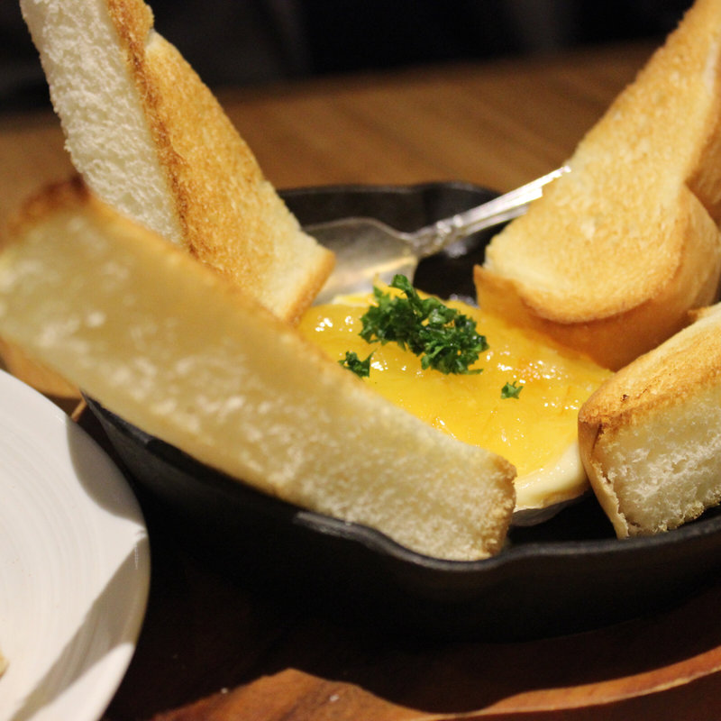 カマンベールオーブン焼き マーマレードソースバケット添え(いもたろう)