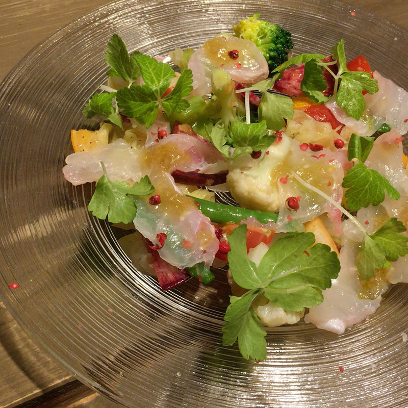 銚子港天然平目のカルパッチョとフルーツのサラダ レモンコンフィ(lumielune(ルミエルネ))