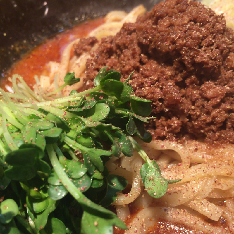 汁なし担々麺（極太麺）(豚の群 )