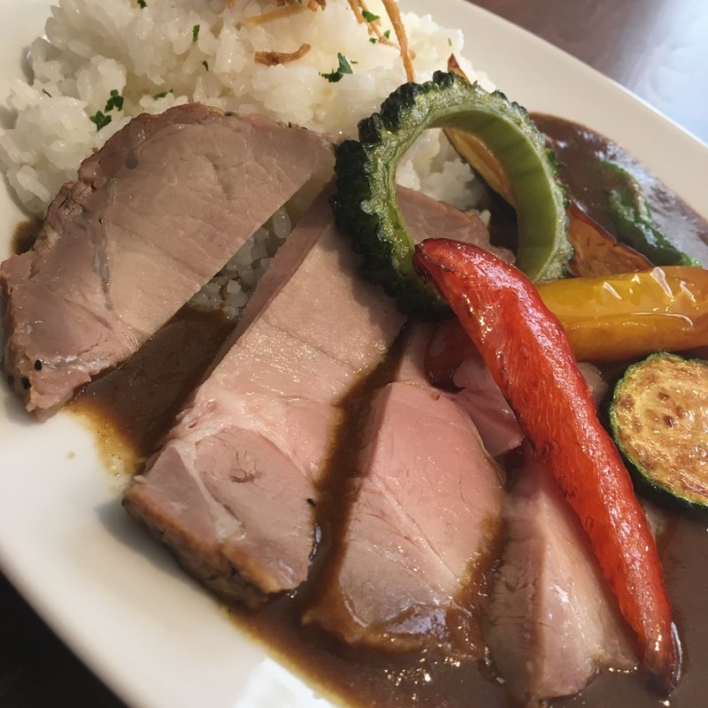 スワンレイクカレー～ローストポークのせ～(スワンレイクパブエド 田町店)