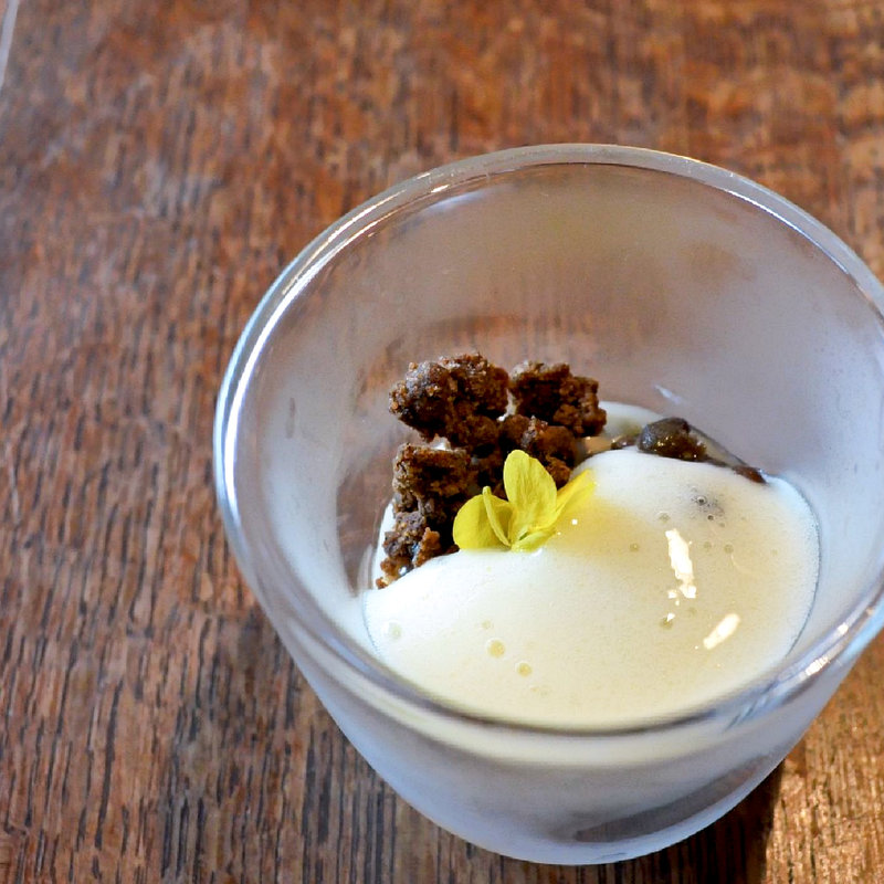 黒糖とレンズ豆 オレンジの花のソース(五風十雨 （ごふうじゅうう）)