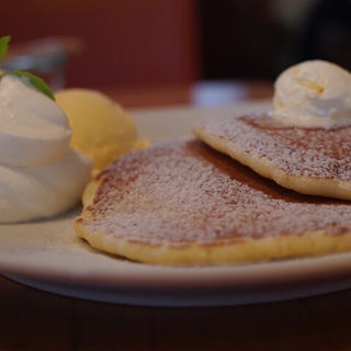 アイスオントップ(クラシックバターミルクパンケーキ)(Esquerre Cafe)