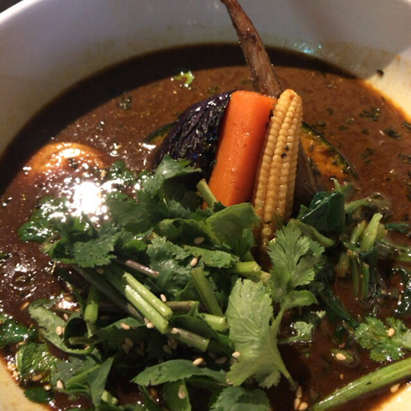 パクチーカレー(黒)(札幌スープカリー 東京ドミニカ)