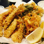 とれたての新鮮な魚介類と旬の食材を、サクサクに揚げて頂く築地での天ぷら１０選