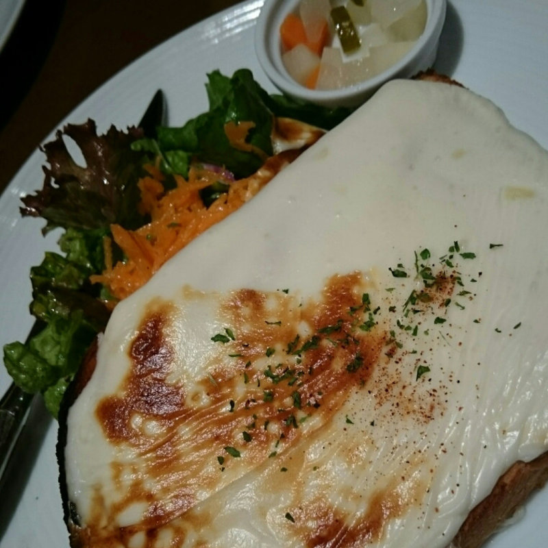 “ホワイトソースたっぷりの” クロックムッシュ(レストラン大宮 新丸ビル店)