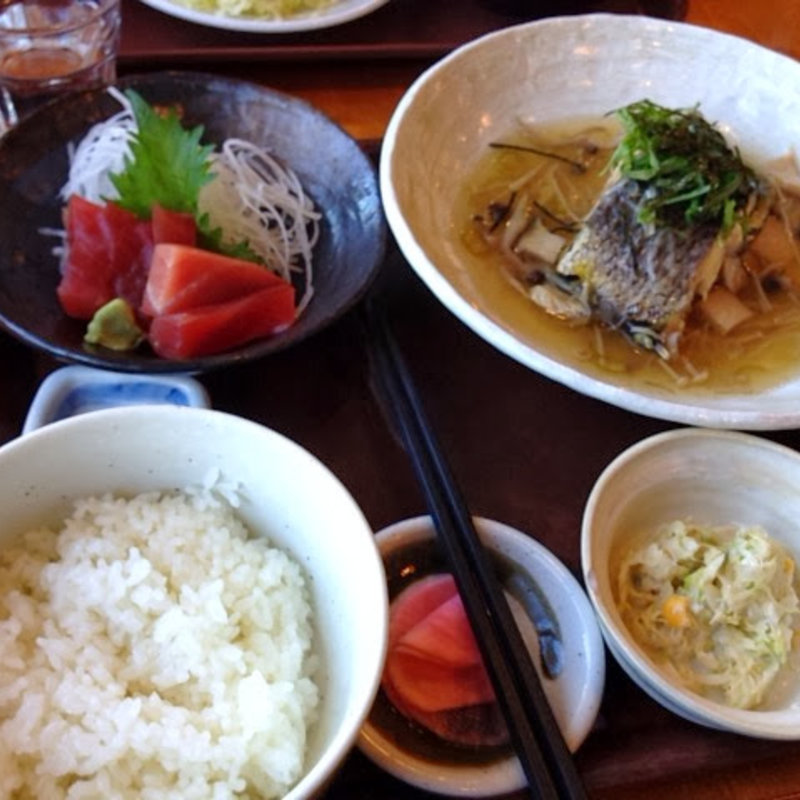 地魚（メジナ）とお刺身のセット(三崎食堂)