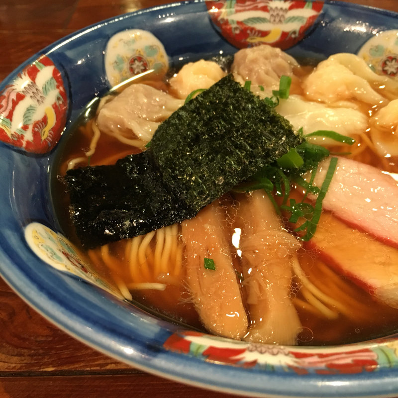 特製ワンタン麺黒だしハーフ(支那そば 八雲 （しなそば やくも）)