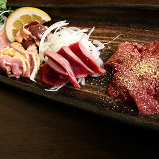 お刺身の盛り合わせ(旬菜とりなべ マルニ)