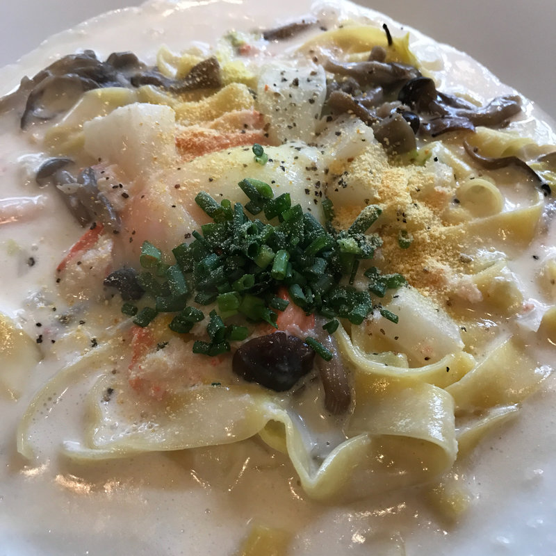 黄柚子が香る！紅ズワイガニと温野菜の醤油クリームソース 半熟卵添え ～フェットチーネ～(讃岐屋)