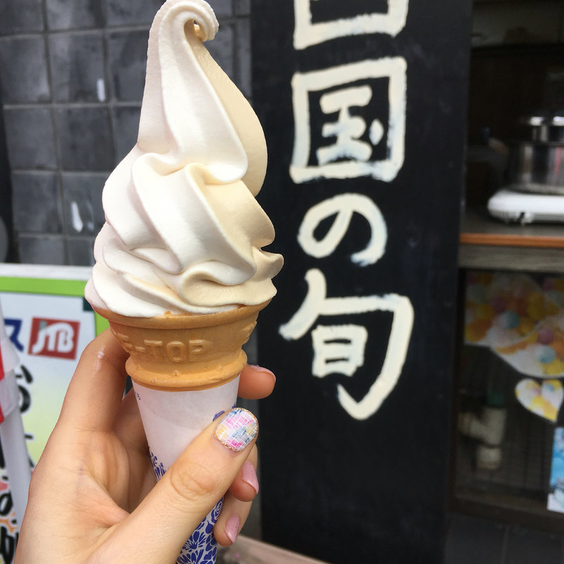 ミックスA(和三盆・しょうゆ)ソフトクリーム(四国の旬)