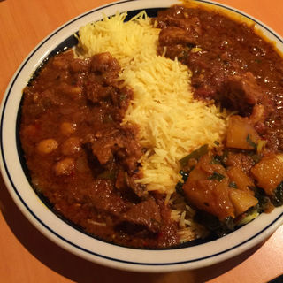 あいがけカレー (ガーリックチキン、ひよこ豆とマトン) バスマティライス(シンズ・キッチン （Singh's Kitchen）)