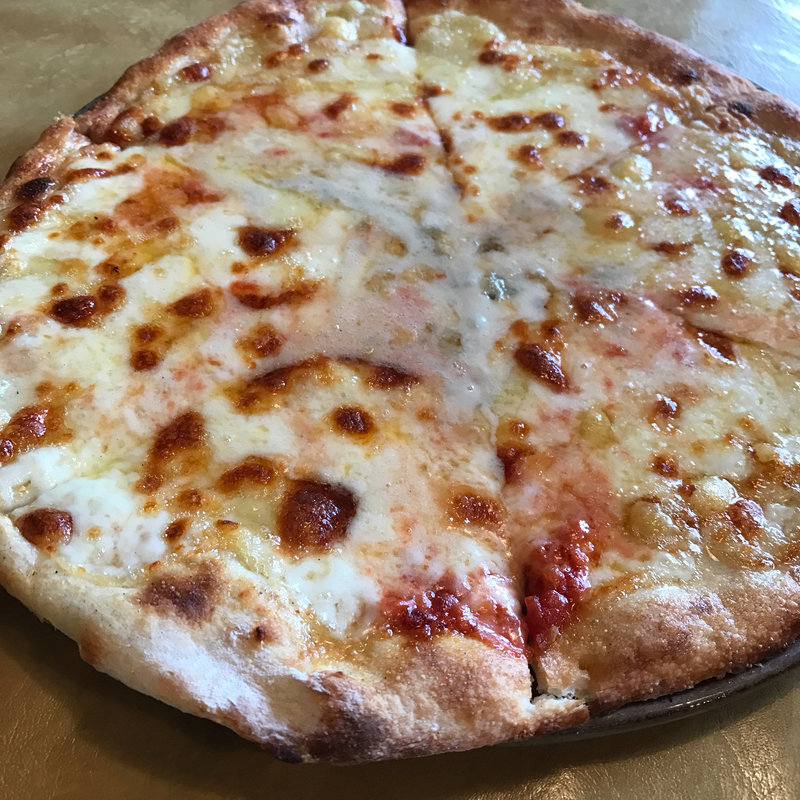 クワトロフォルマージョ(ラ・ロカンダ・デル・ピットーレ （PIZZERIA La locanda del pittoria）)