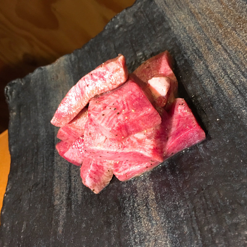 タン塩（上）(焼肉金山商店 神田本店)