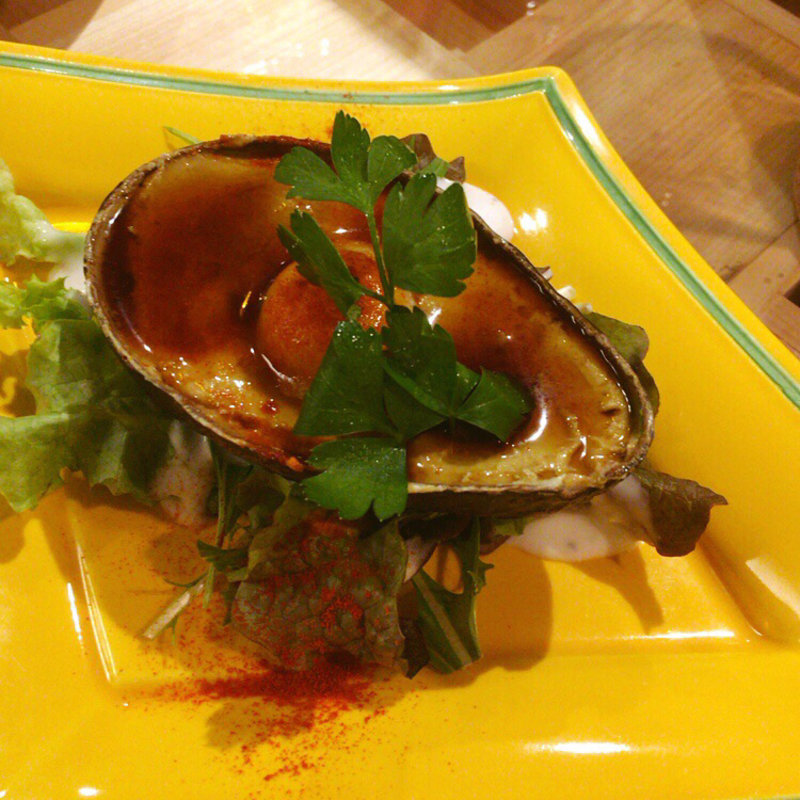 燻製アボカド豆腐(自家製ソーセージと燻製  裏天満BREMEN)