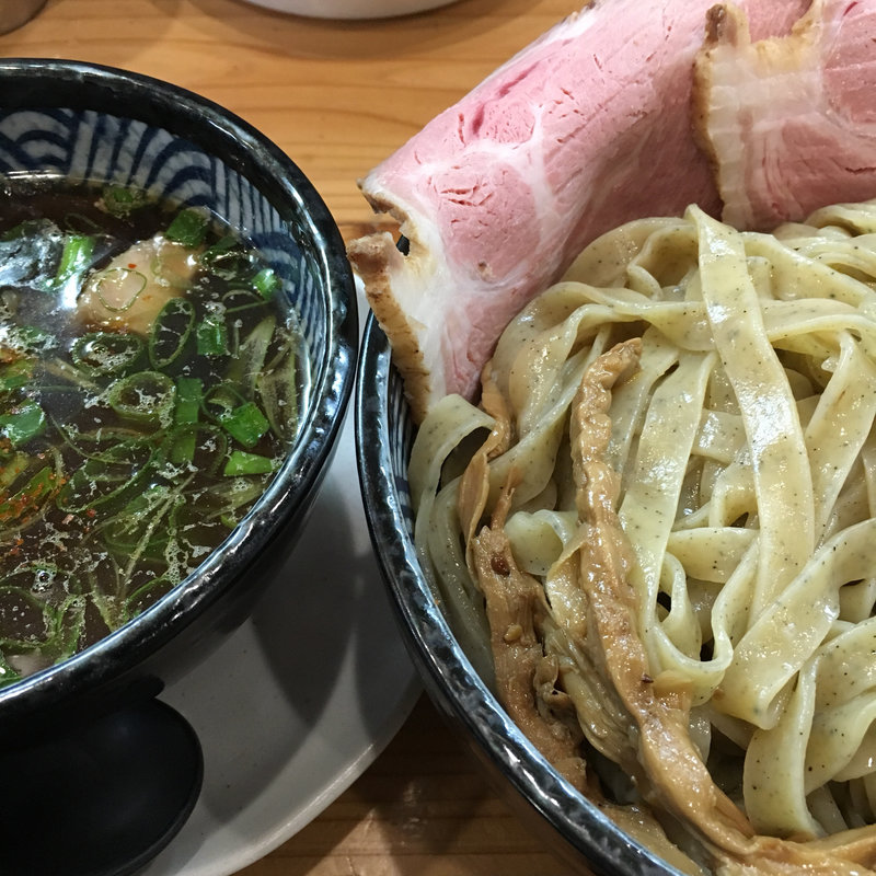 出汁と麺、具材のトライアングルが絶妙なつけ麺を、食い倒れの街・大阪吹田で堪能する
