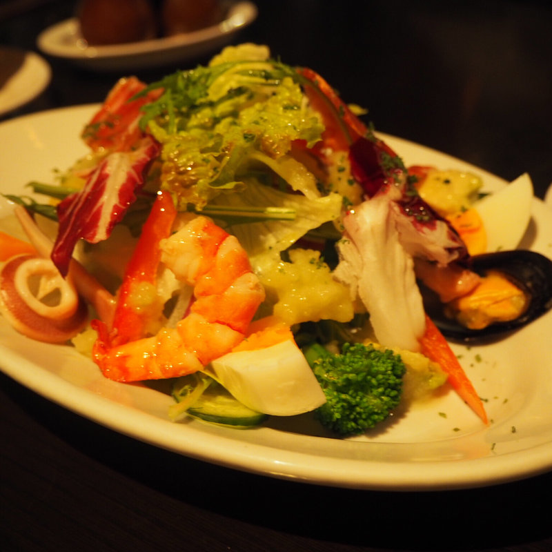 地中海風サラダのアボカドドレッシング(バル デ プエルト （BAR DE PUERTO）)