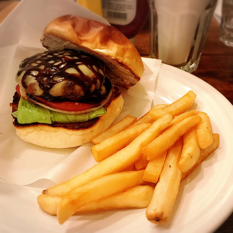 ハンバーガー（モッツァレラ＆バルサミコクリーム）(バーガーマニア 広尾店 )