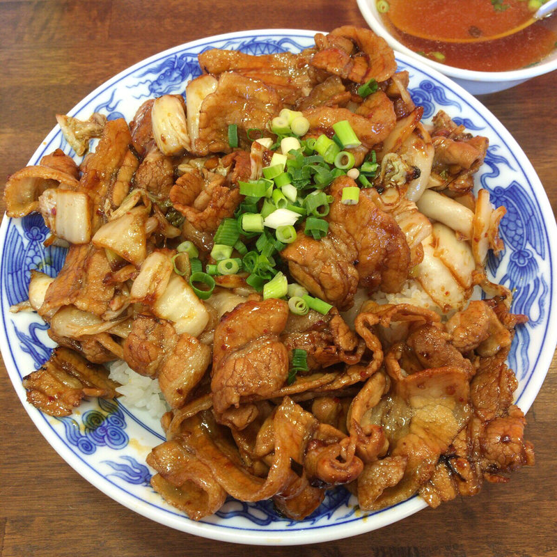 多めの焼肉丼とスープ（らんち）(チャーハンじじい 浜北店 )