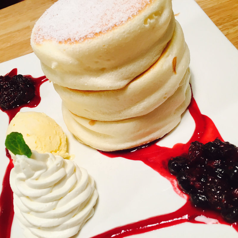 ミックスベリーのパンケーキ(cafe &a dining fleur)