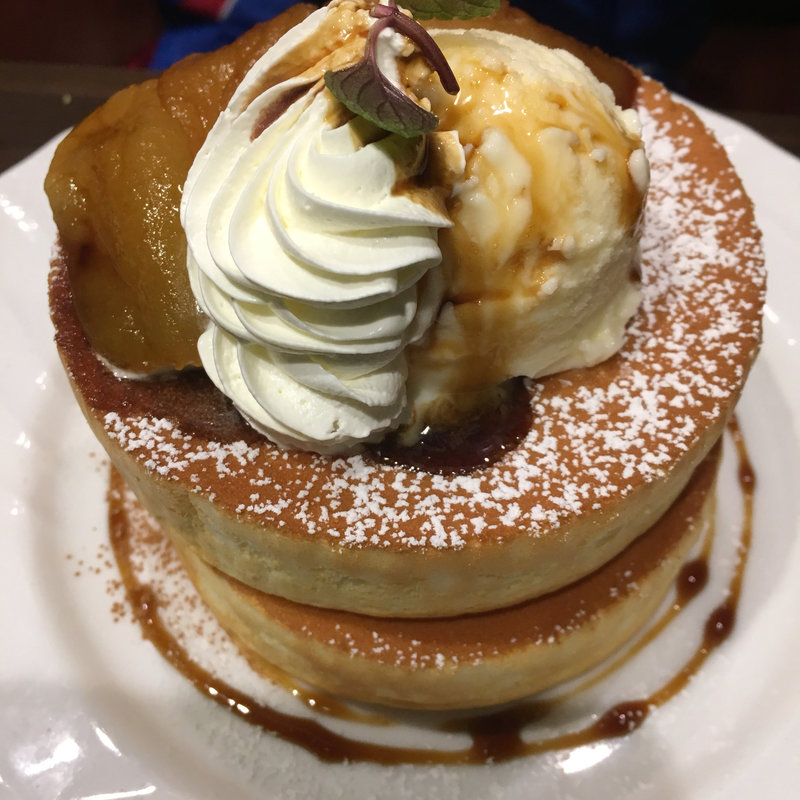 キャラメルりんごのスフレパンケーキ(星乃珈琲店 三河安城店)