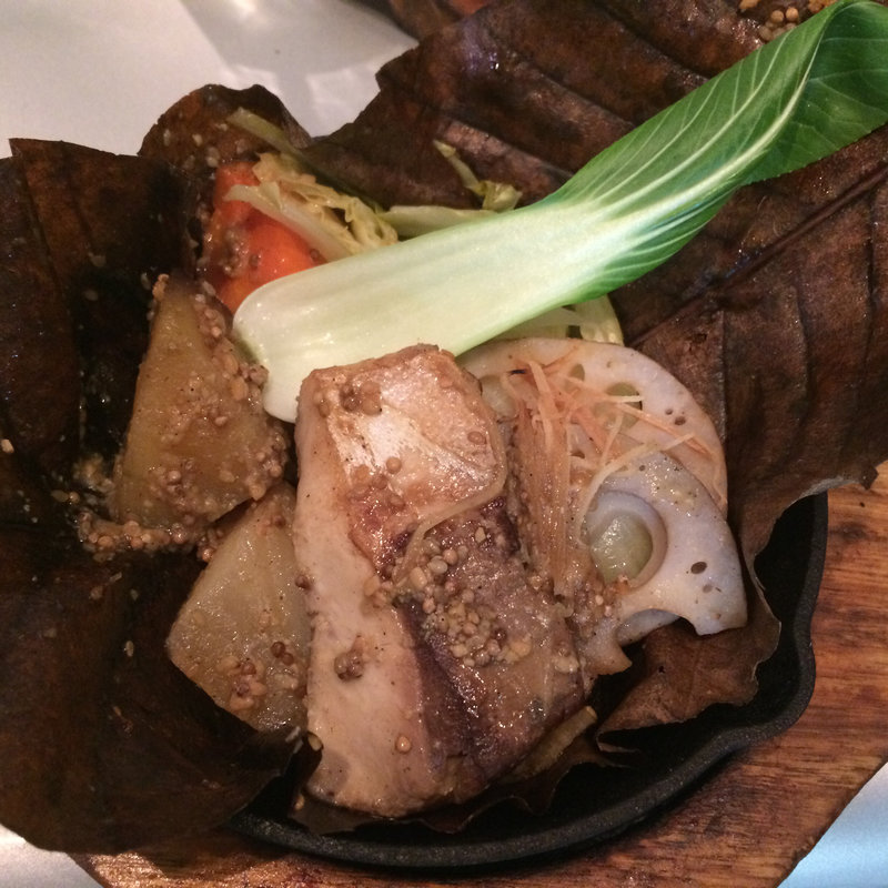 お魚の朴葉焼き(農家の台所)