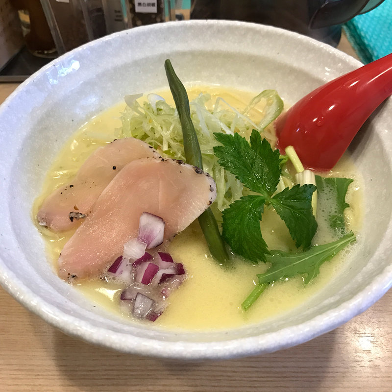 青唐辛ねぎ鶏骨塩らーめん(らーめん桑嶋)
